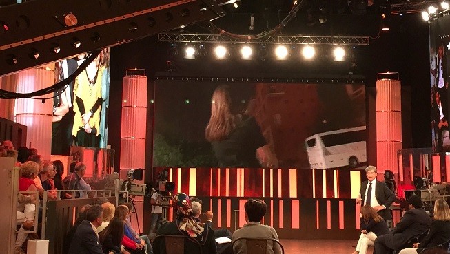 Quinta Colonna, l’inviata Elena Redaelli aggredita (video)