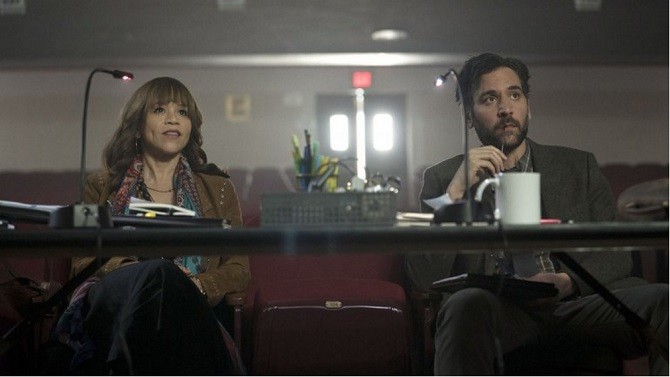 NBC ordina Rise con Josh Radnor e il militaresco For God and Country con Anne Heche