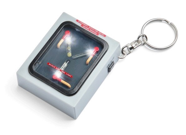 Ritorno al futuro: orologio e portachiavi con “Flusso Canalizzatore”