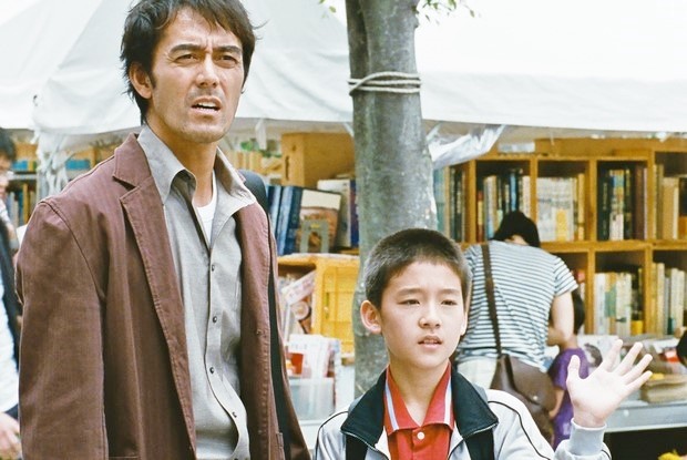 Ritratto di famiglia con tempesta: foto e locandina italiana del film di Kore-eda Hirokazu