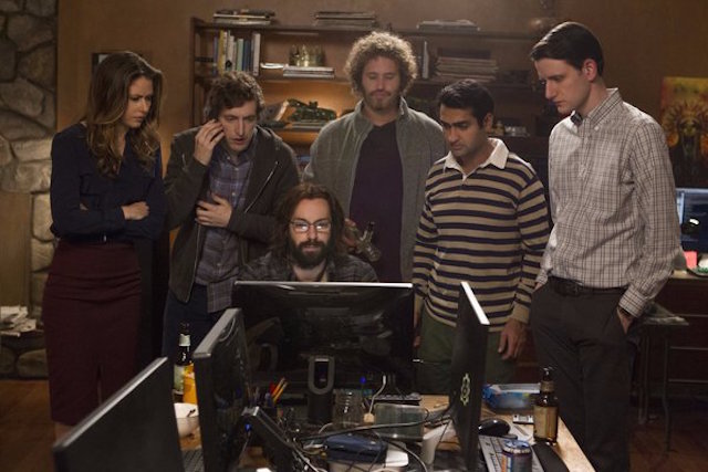 Serie Tv, novità: importanti addii in Chicago PD e Silicon Valley; History ordina Blue Book sugli UFO