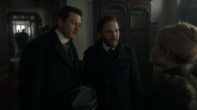 Serie Tv, trailer di The Alienist con Daniel Brühl, di GLOW e di Casual 3