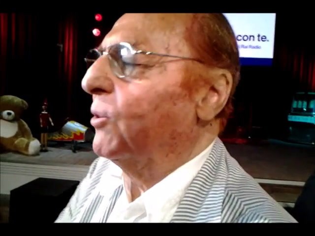 Renzo Arbore a Blogo: “Il pubblico è scontento, in tv non si ride più, si salva solo Frassica”