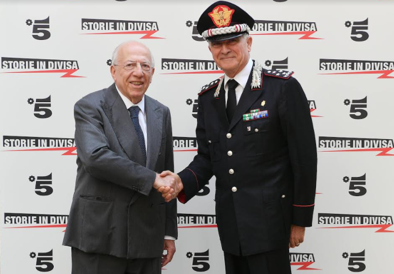 Storie in divisa in seconda serata su Canale 5