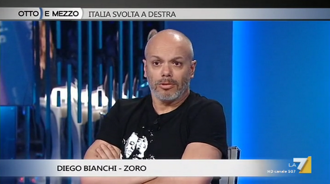Zoro debutta su La7 a Otto e mezzo. Gasparri: “Imbecille, fatti una doccia”
