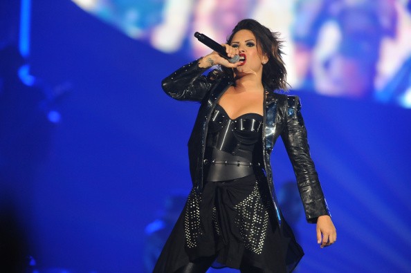 Ariana Grande, concerto a Manchester domenica 4 giugno. Demi Lovato assente: “Non mi è stato chiesto”