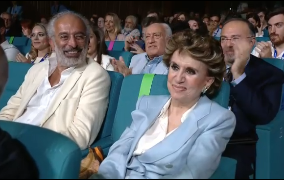 Franca Leosini star dei Palinsesti Rai: applausi a scena aperta per il ritorno di Storie Maledette
