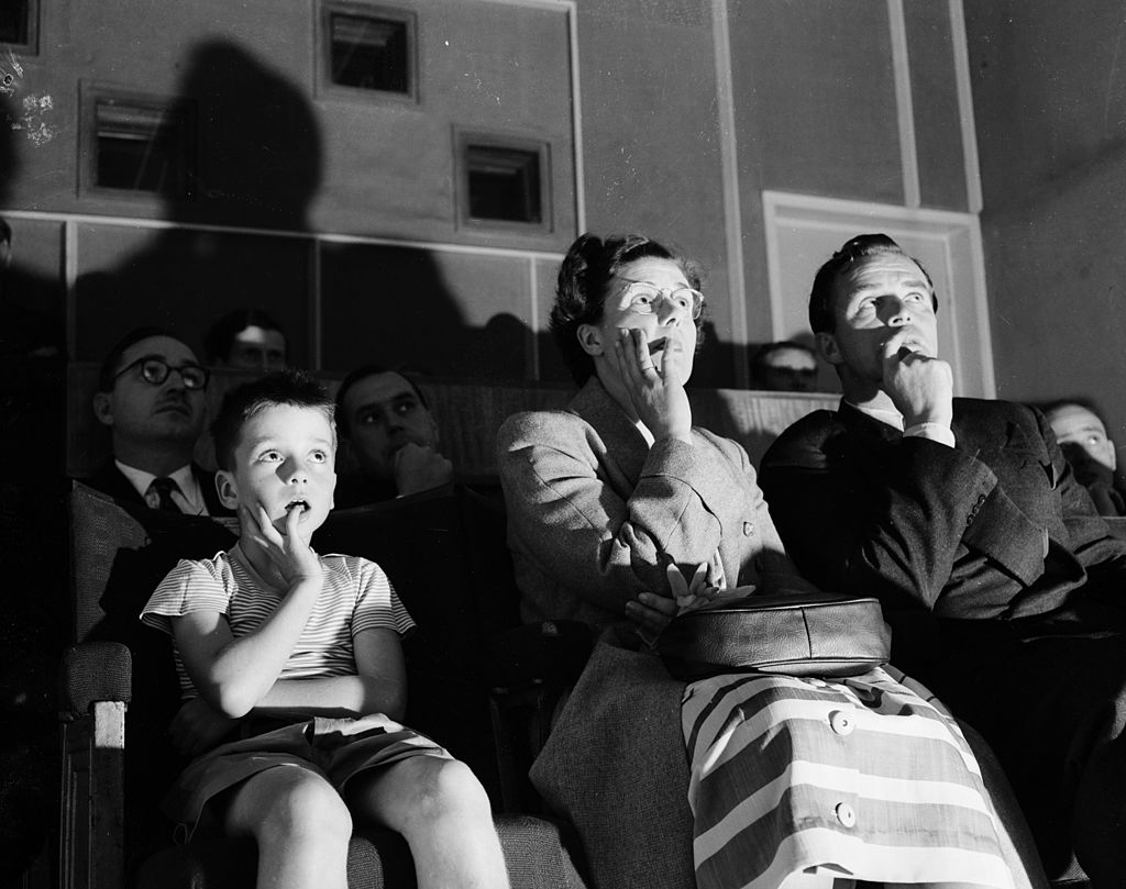 I luoghi di visione: come l’ambiente si fa modalità per il cinema che viene