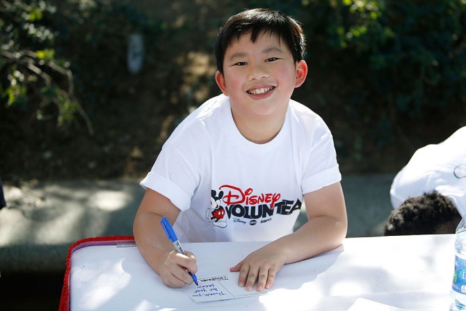 Serie Tv, novità: Albert Tsai presenza fissa di 9JKL di CBS; Amazon ordina Brightness Falls