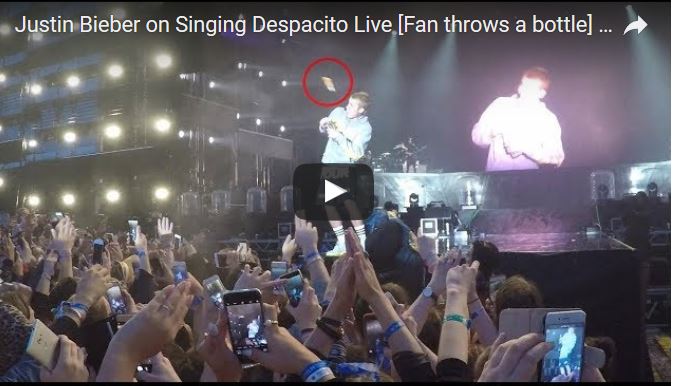 Justin Bieber si rifiuta di cantare Despacito in concerto (e qualcuno gli lancia una bottiglietta d’acqua) – Video