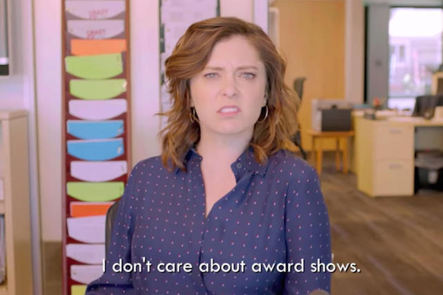 Crazy Ex-Girlfriend, Rachel Bloom canta il suo “disinteresse” verso i premi (Video)