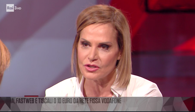 Simona Ventura a Carta Bianca: “La differenza fra Selfie e Pomeriggio 5? Noi non speculiamo”