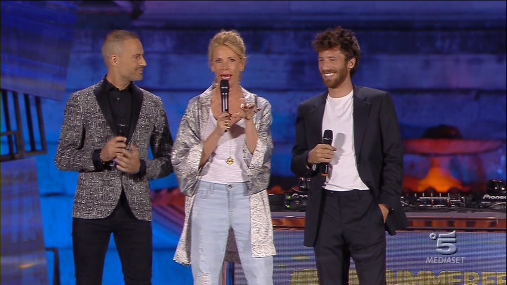 Wind Summer Festival: Festivalbar “al risparmio” tra playback e mancanza di guizzi autoriali, del resto “sono solo canzonette”