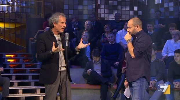 La Gabbia chiude, Paolo Barnard: “Paragone non è un giornalista, è l’uomo del 3% di share”