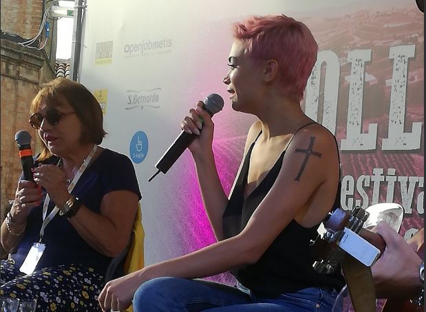 Elodie e la separazione artistica con Emma: “Dopo Sanremo ho capito che forse era il momento di fare le cose a modo mio”