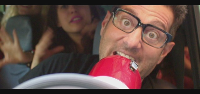 Enrico Papi: “Sto scrivendo una canzone per Sanremo 2018”