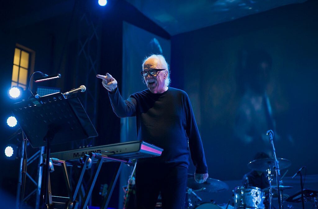 John Carpenter torna alla regia con due nuove serie TV