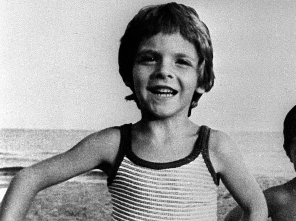 Alfredino Rampi, profanata con svastiche la tomba del piccolo di Vermicino