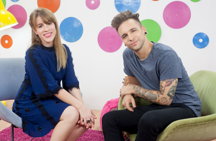 Super!, Alessio Bernabei intervista Laura Esquivel in uno speciale su Love, Divina