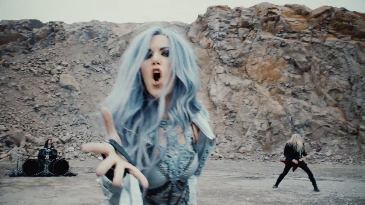 Arch Enemy, The Eagle Flies Alone: testo, traduzione e video