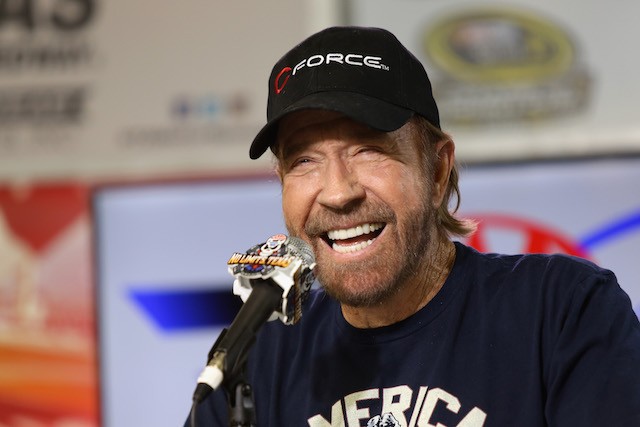 Chuck Norris, malore per il Walker Texas Ranger: due infarti in un’ora