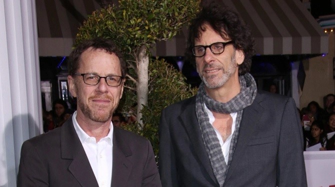 Serie Tv, novità: il western antologico dei fratelli Coen preso da Netflix; Aaron Eckart in The Romanoffs