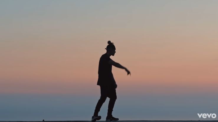 Jonas Blue, Mama: testo, traduzione e video ufficiale