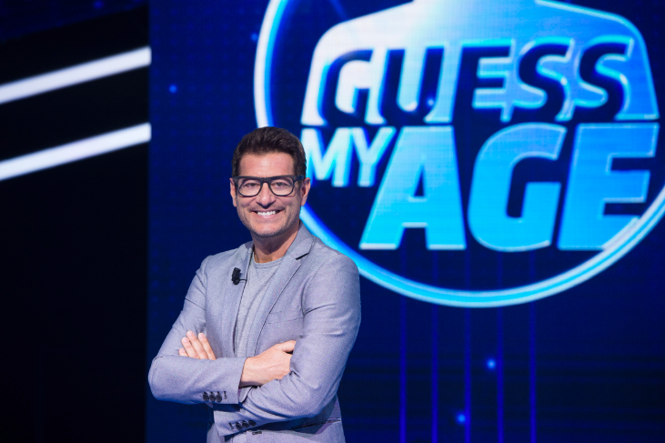 Guess my age, Papi spettina i Soliti ignoti. E senza Mooseca fa invidia alla Rai