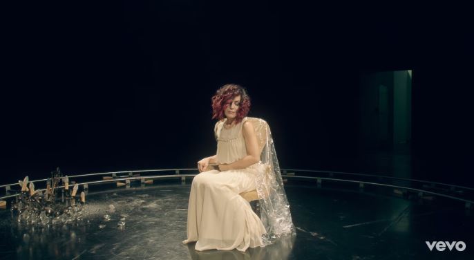 Alexia, Fragile fermo immagine: testo e video ufficiale