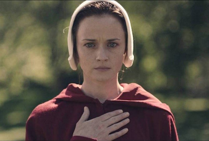 Creative Emmy 2017: Alexis Bledel di The Handmaid’s Tale e Gerald McRaney di This is Us tra i primi premiati