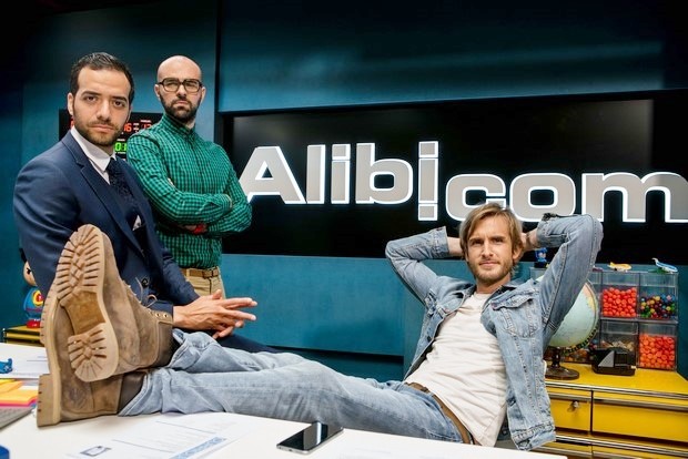 Alibi.com: foto e poster italiano della commedia di Philippe Lacheau