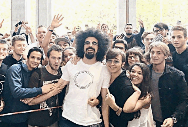 Caparezza: “Non farei mai X Factor. E nemmeno una pubblicità come Fabri Fibra”