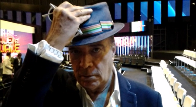 Enrico Montesano a Blogo: “Rai1 mi ha proposto il sabato sera, non me l’aspettavo!” (VIDEO)