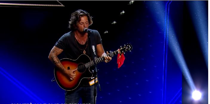 X Factor 2017, Enrico Nigiotti canta “L’amore è” e passa i casting [video]