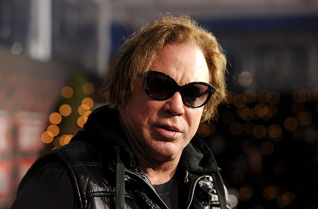 Nightmare Cinema, Mickey Rourke mattatore nell’antologia horror firmata  Joe Dante, Mick Garris e David Slade