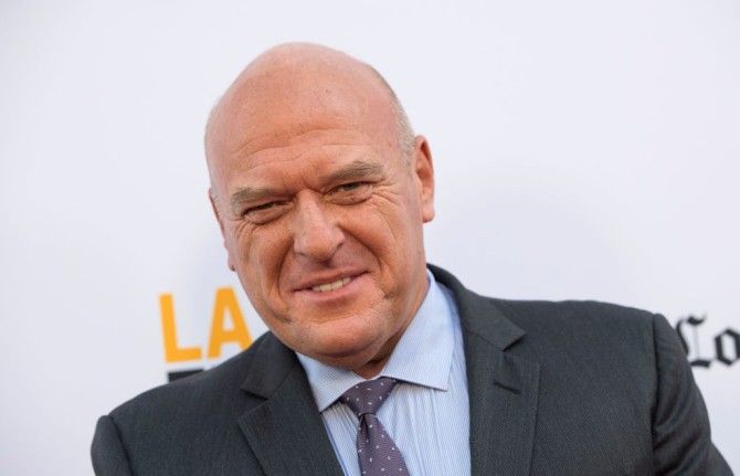 Serie Tv, novità: Dean Norris nella settima stagione di Scandal (foto); Max Greenfield in Will & Grace