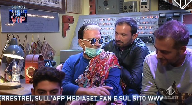 Grande Fratello Vip, gli amici Bossari-Impastato-Moser elevano il maschio alfa su Canale5