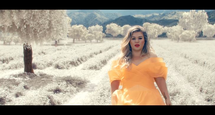 Kelly Clarkson, Love so soft: testo, traduzione e video ufficiale