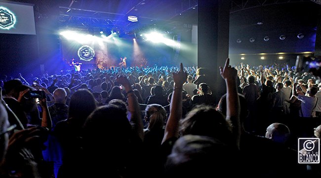 One More Light a Milano: quando la musica unisce veramente