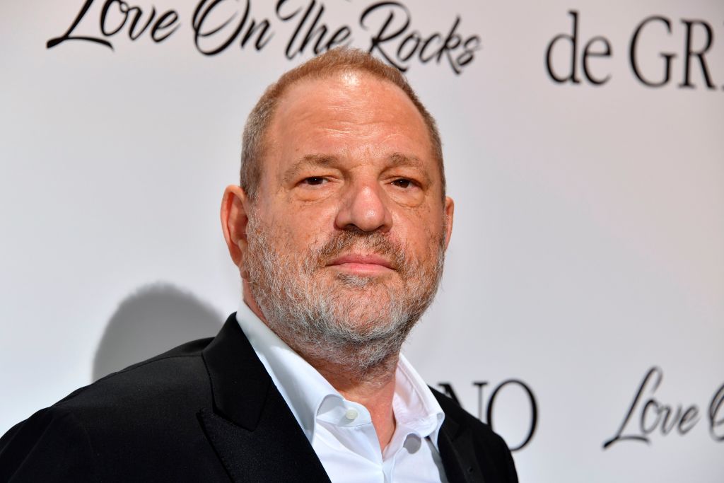 Harvey Weinstein espulso dagli Oscar, Emmanuel Macron gli toglie la Legione d’Onore