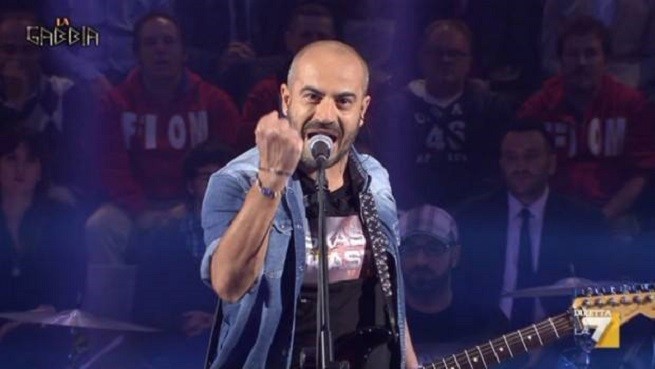 La 7, Gianluigi Paragone contro Salerno e gli ascolti di Propaganda Live