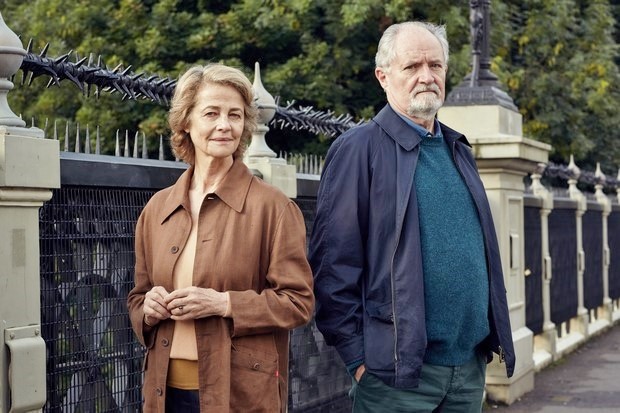 L’altra metà della storia: trailer italiano, poster e foto del film con Jim Broadbent e Charlotte Rampling