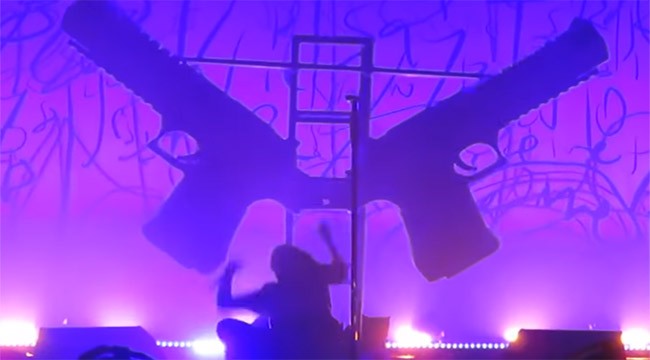 Marilyn Manson investito dalla scenografia: annullati 9 concerti