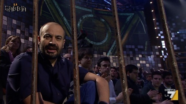 Gianluigi Paragone contro Andrea Salerno (“non sa niente di palinsesto”), Zoro (“sua narrazione effimera”) e Srkroll (“nulla televisivo”)