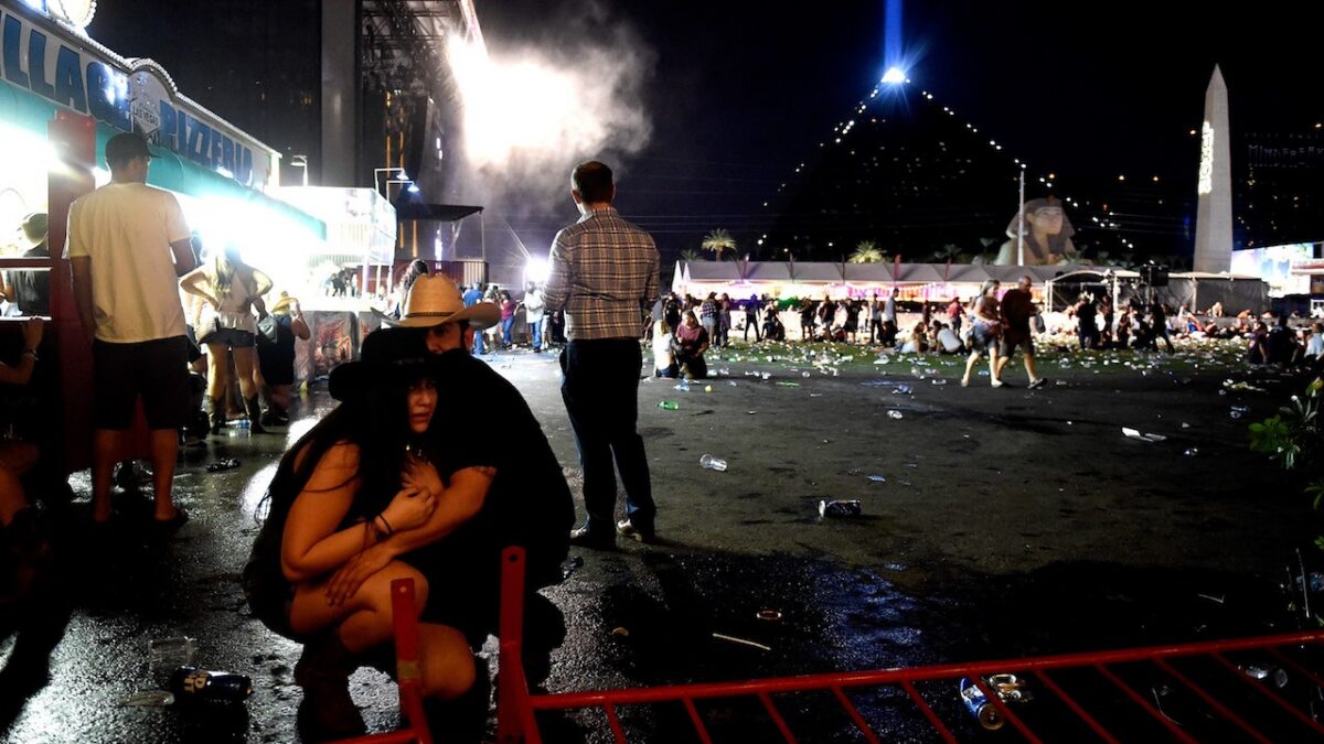 Las Vegas, sparatoria al concerto di musica country: 50 vittime, oltre 200 feriti