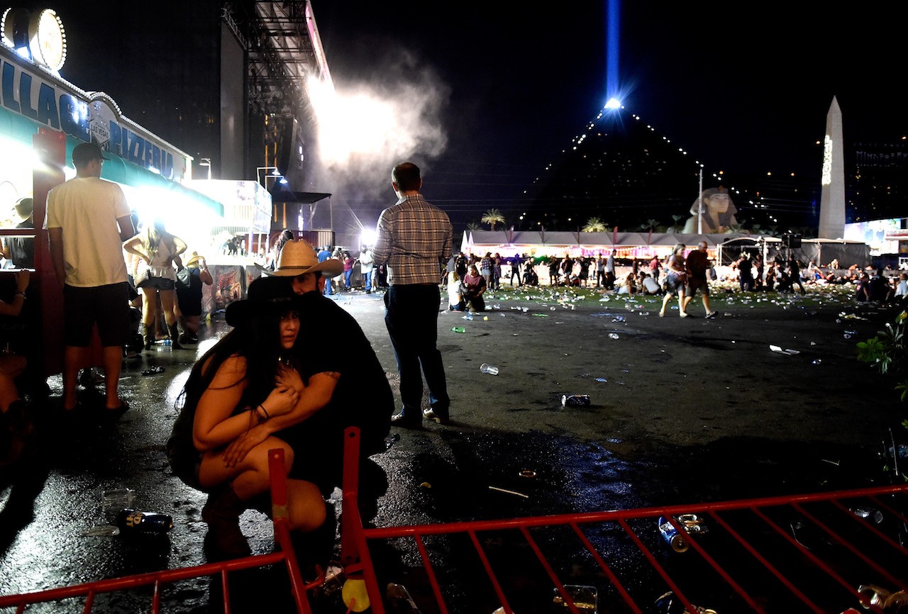 Las Vegas, sparatoria al concerto di musica country: 50 vittime, oltre 200 feriti