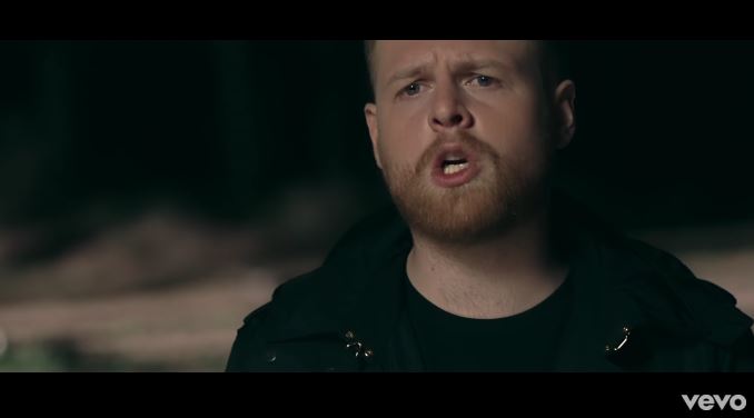 Tom Walker – Leave a Light On: testo, traduzione e video ufficiale