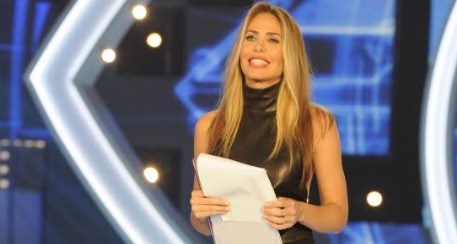 Grande Fratello Vip, Ilary Blasi: “Non siamo trash ma pop e i dati ci danno ragione. Farei anche la concorrente…”