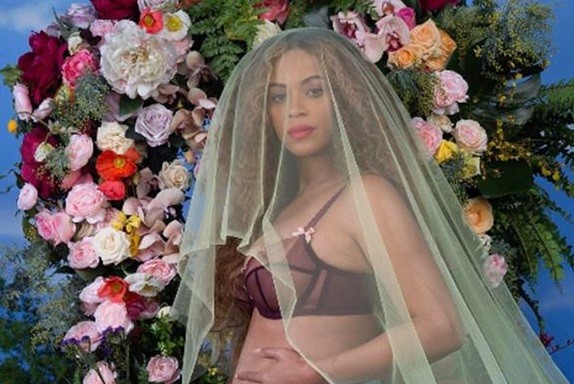 Beyoncé, la foto della gravidanza è quella con maggior numero di Likes su Instagram nel 2017