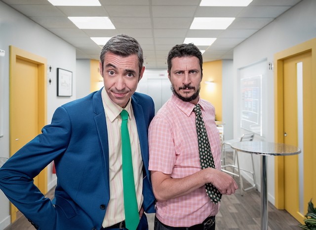 Rai 2, Camera Cafè salta per Mika e Pechino Express
